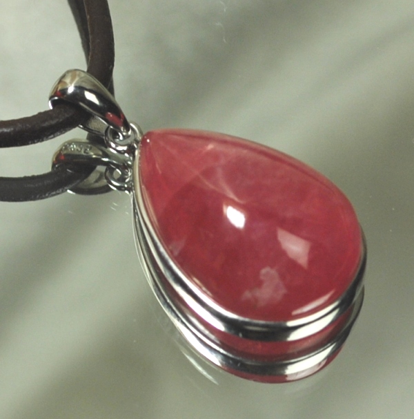 【最高品質 完全天然石】＜プレミア＞インカローズペンダント（金具含む重さ7g 縦24mm 横16mm 厚さ9mm）