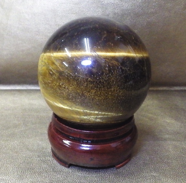 【最高品質】 ブラジル産　タイガーアイ球（虎目石・虎眼石）重さ171g 直径約50mm 完全天然石（木製台座付）