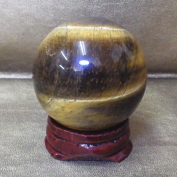 【最高品質】 ブラジル産　タイガーアイ球（虎目石・虎眼石）重さ107g 直径約42mm 完全天然石（木製台座付）