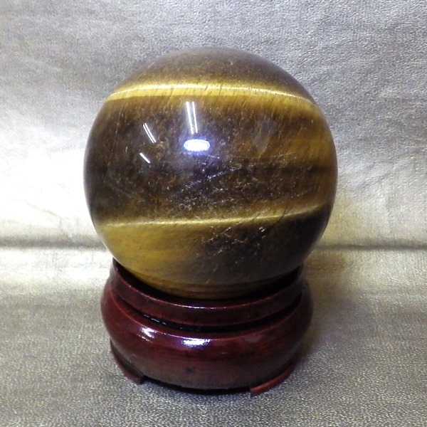 【最高品質】 ブラジル産　タイガーアイ球（虎目石・虎眼石）重さ149g 直径約47mm 完全天然石（木製台座付）