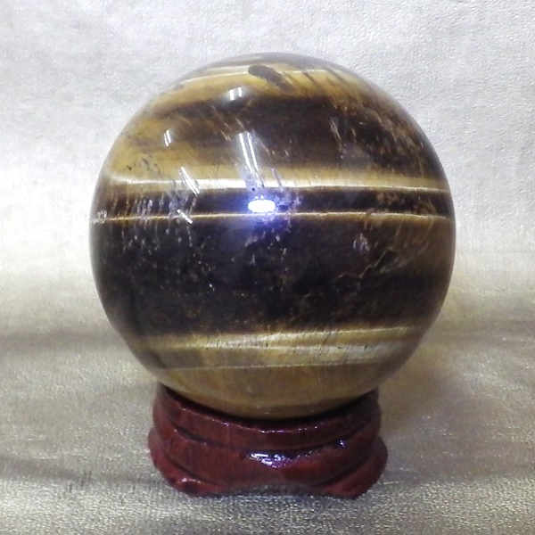 【最高品質】 ブラジル産　タイガーアイ球（虎目石・虎眼石）重さ171g 直径約50mm 完全天然石（木製台座付）