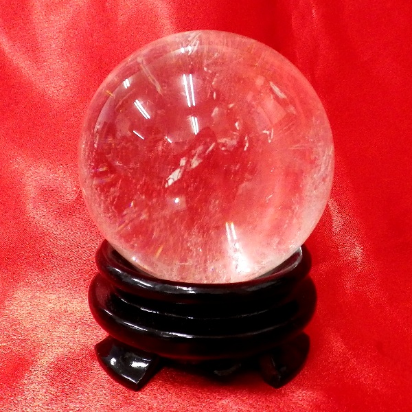 【ブラジル産水晶球】完全天然本水晶玉（自然なクラック入り）重さ467g  直径約69mm （木製台座付き）