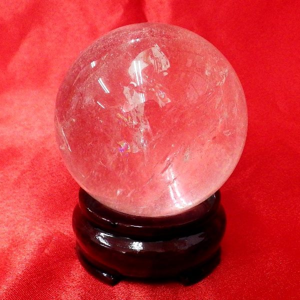 【ブラジル産水晶球】完全天然本水晶玉（自然なクラック入り）重さ315g  直径約61mm （木製台座付き）