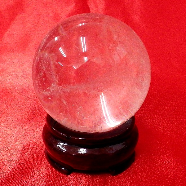 【ブラジル産水晶球】完全天然本水晶玉（自然なクラック入り）重さ299g  直径約59mm （木製台座付き）