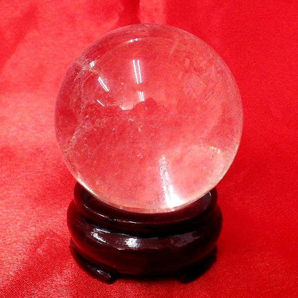 【ブラジル産水晶球】完全天然本水晶玉（自然なクラック入り）重さ284g  直径約59mm （木製台座付き）
