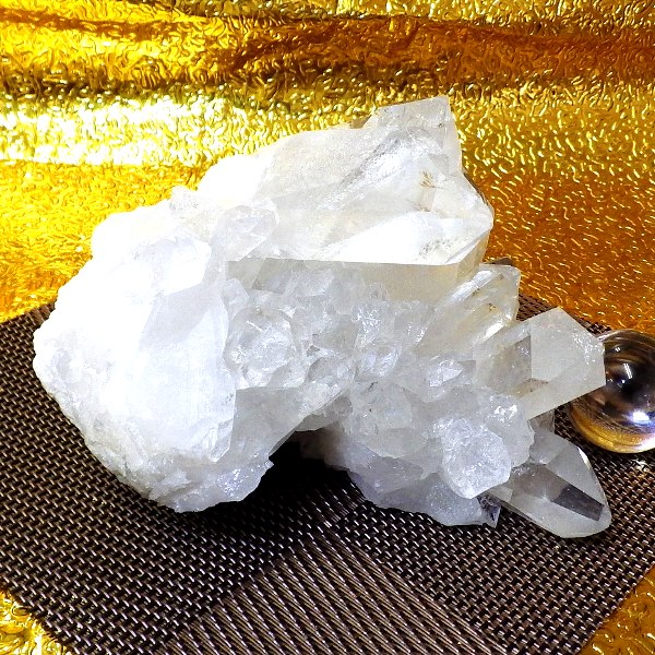 【プレミアクラス】水晶原石クラスター 大型サイズ（重さ550g 高さ約7.3cm 横幅約10.5cm 奥行約9.5cm ブラジル産）完全天然石