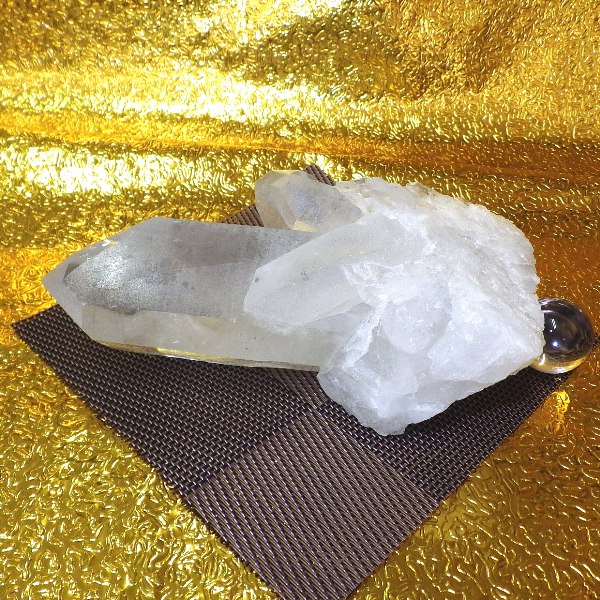 【プレミアクラス】水晶原石クラスター 大型サイズ（重さ777g 高さ約5.8cm 横幅約16cm 奥行約10.5cm ブラジル産）完全天然石