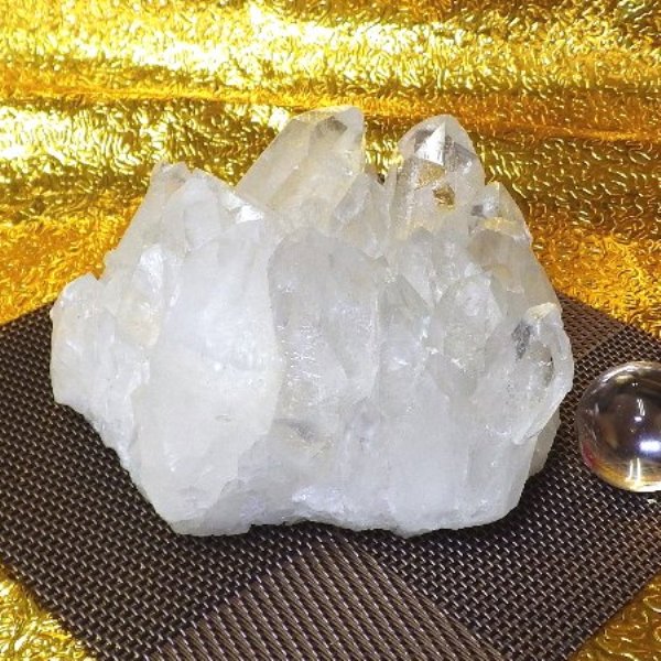 【プレミアクラス】水晶原石クラスター 大型サイズ（重さ628g 高さ約6cm 横幅約10.5cm 奥行約9.3cm ブラジル産）完全天然石