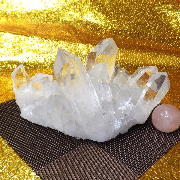 【プレミアクラス】水晶原石クラスター 大型サイズ（重さ607g 高さ約7cm 横幅約13cm 奥行約8cm ブラジル産）完全天然石