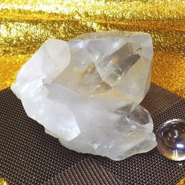 【プレミアクラス】水晶原石クラスター 大型サイズ（重さ569g 高さ約6.8cm 横幅約10.5cm 奥行約9.2cm ブラジル産）完全天然石