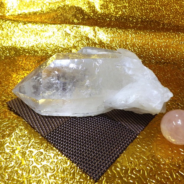 【プレミアクラス】水晶原石クラスター 中型サイズ（重さ445g 高さ約5.5cm 横幅約12cm 奥行約7cm ブラジル産）【台座なし】完全天然石