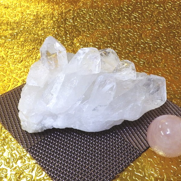 【プレミアクラス】水晶原石クラスター 中型サイズ（重さ226g 高さ約5cm 横幅約10cm 奥行約6cm ブラジル産）【台座なし】完全天然石