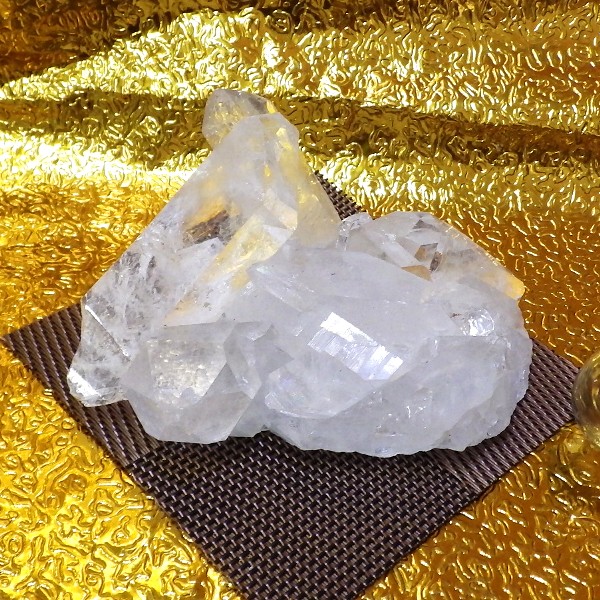 【プレミアクラス】水晶原石クラスター 中型サイズ（重さ286g 高さ約5.2cm 横幅約10.8cm 奥行約8cm ブラジル産）完全天然石