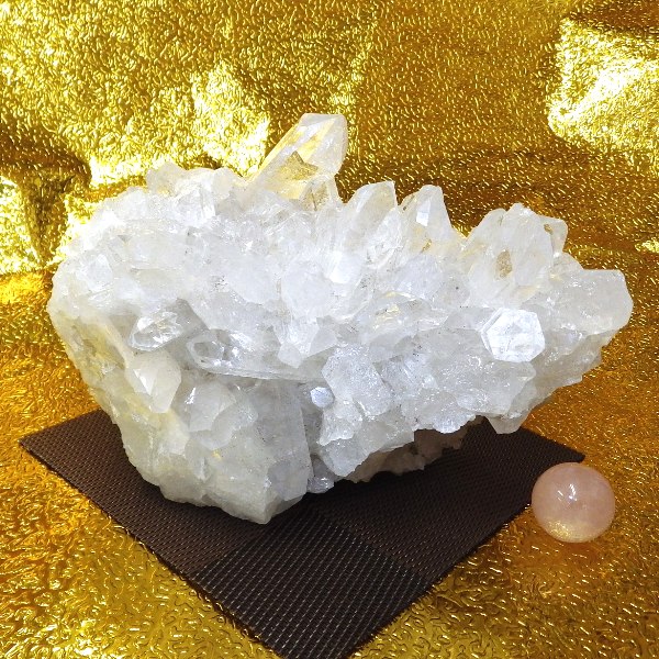 【プレミアクラス】水晶原石クラスター 特大サイズ（重さ1900g 高さ約12cm 横幅約17cm 奥行約10cm ブラジル産）完全天然石