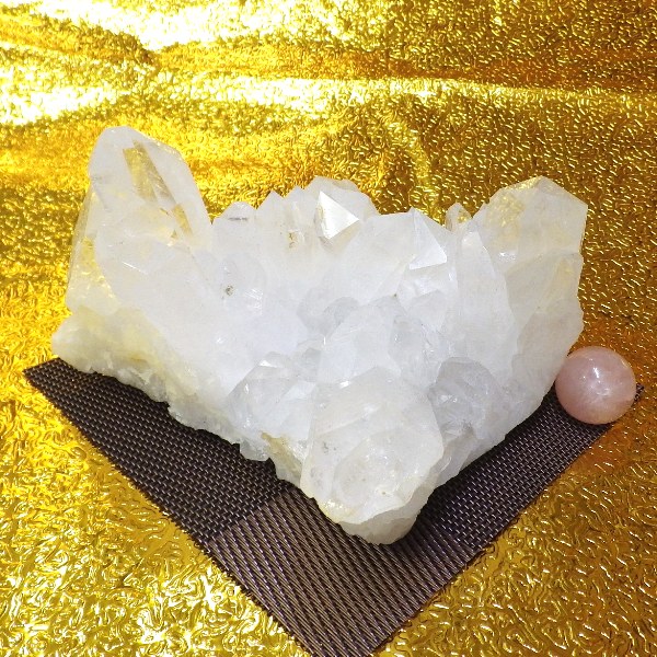 【プレミアクラス】水晶原石クラスター 特大サイズ（重さ1522g 高さ約9cm 横幅約16cm 奥行約15cm ブラジル産）