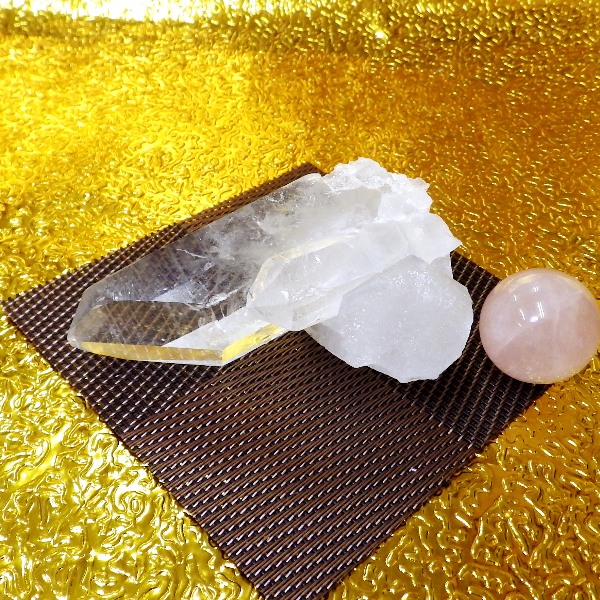【プレミアクラス】水晶原石クラスター 小型サイズ（重さ143g 高さ約5.5cm 横幅約8.5cm 奥行約3.8cm ブラジル産）完全天然石