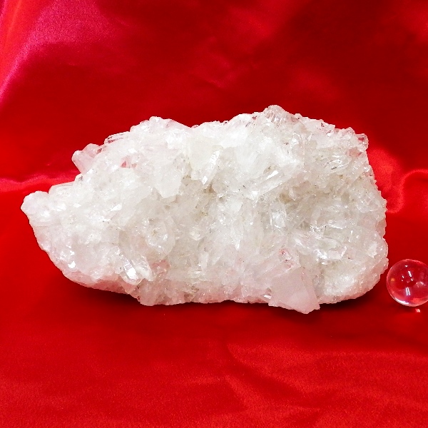【スタンダードクラス】水晶原石クラスター 特大サイズ（重さ1950g 高さ約10cm 横幅約21.5cm 奥行約10.5cm ブラジル産）【台座なし】