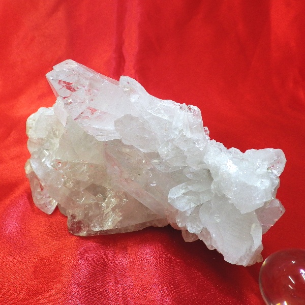 【スタンダードクラス】水晶原石クラスター 大型サイズ（重さ789g 高さ約8.5cm 横幅約14cm 奥行約9.5cm ブラジル産）【台座なし】