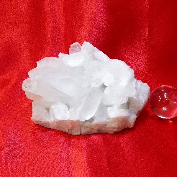 【スタンダードクラス】水晶原石クラスター 中型サイズ（重さ351g 高さ約5.2cm 横幅約9.5cm 奥行約8.5cm ブラジル産）【台座なし】