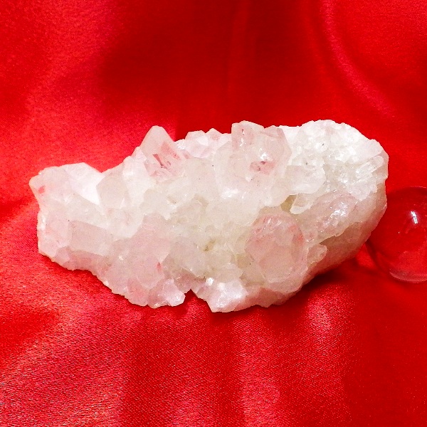 【スタンダードクラス】水晶原石クラスター 小型サイズ（重さ177g 高さ約5cm 横幅約9.2cm 奥行約5.4cm ブラジル産）