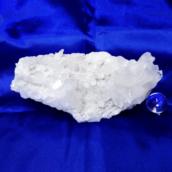 【Ｂクラス】水晶原石クラスター 大型サイズ（重さ819g 高さ約7cm 横幅約17.5cm 奥行約7cm ブラジル産 完全天然石 ）