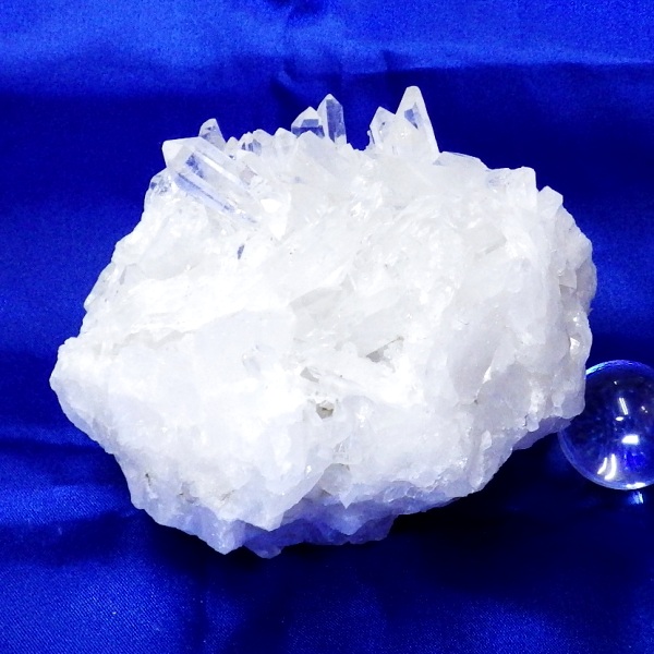 【Ｂクラス】水晶原石クラスター 大型サイズ（重さ726g 高さ約7cm 横幅約11cm 奥行約9.5cm ブラジル産 完全天然石）