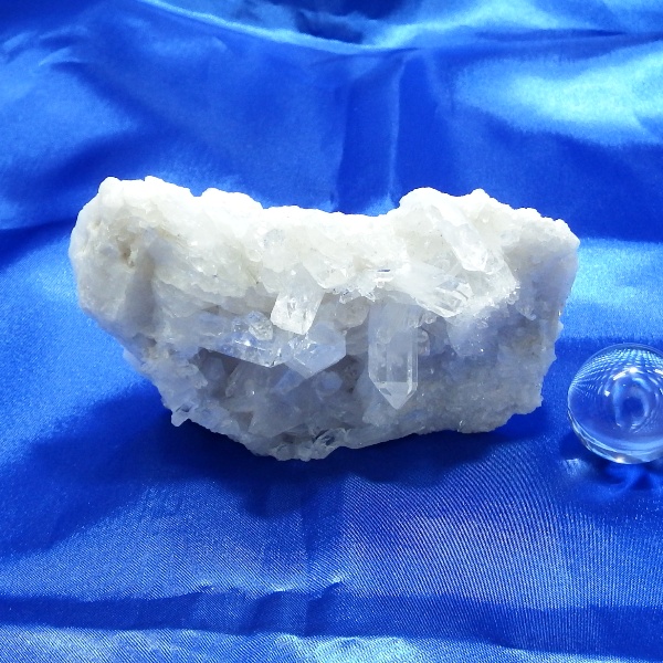 【Ｂクラス】水晶原石クラスター 中型サイズ（重さ308g 高さ約6.5cm 横幅約10cm 奥行約4.5cm ブラジル産 完全天然石 写真現品販売）