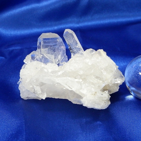 【Ｂクラス】水晶原石クラスター 小型サイズ（重さ72g 高さ約3cm 横幅約5.5cm 奥行約5cm ブラジル産 完全天然石）